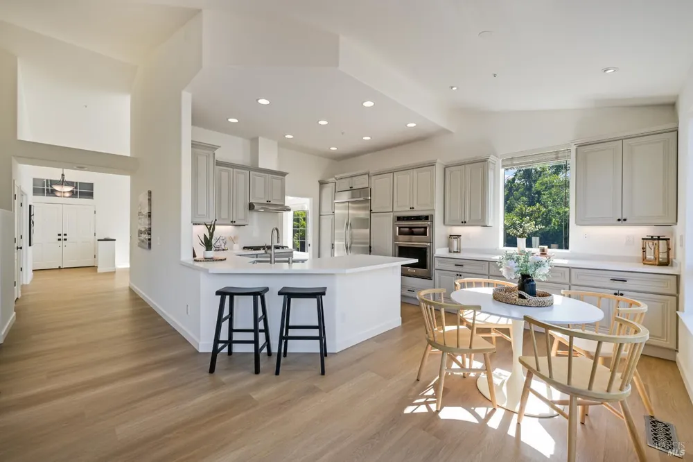 110 Samrose Dr, Novato, CA 94945