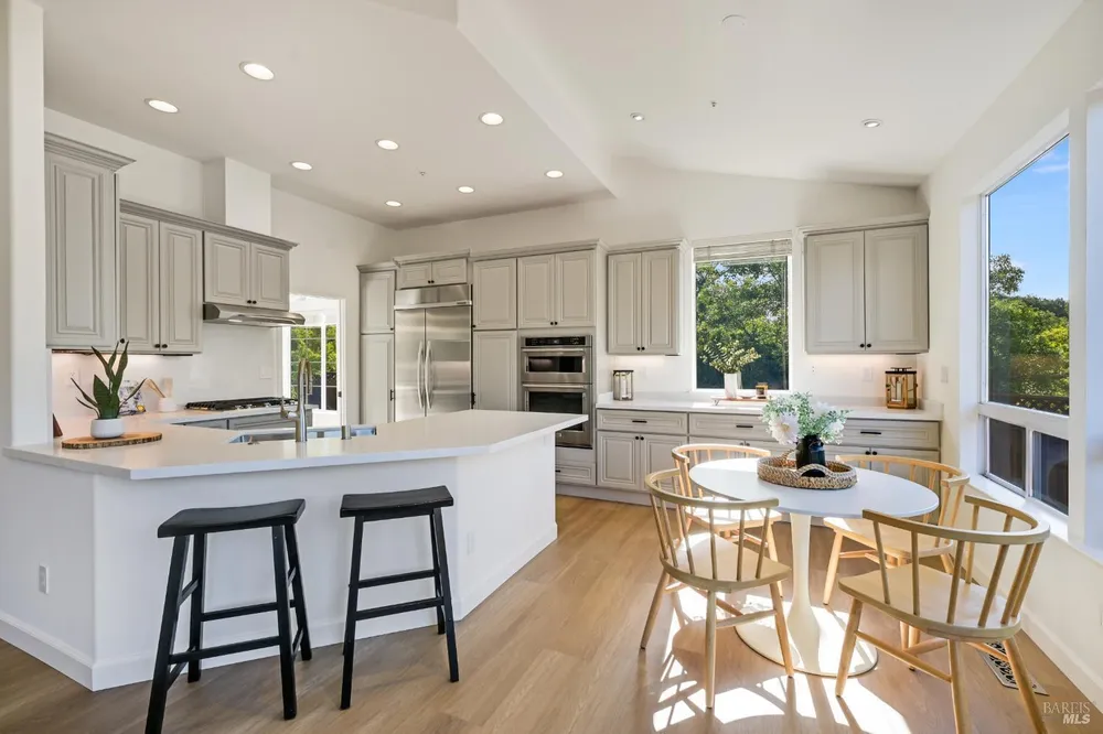 110 Samrose Dr, Novato, CA 94945