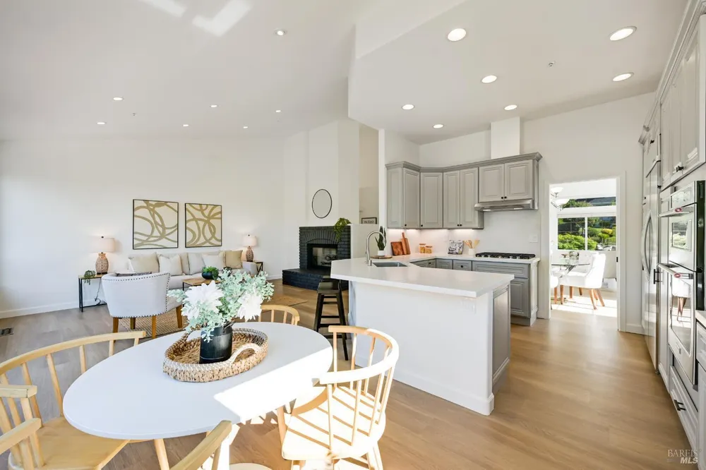 110 Samrose Dr, Novato, CA 94945