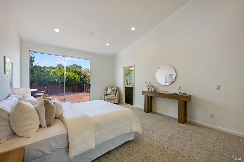 110 Samrose Dr, Novato, CA 94945