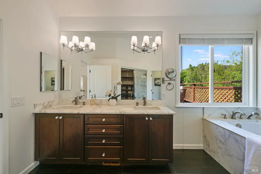 110 Samrose Dr, Novato, CA 94945