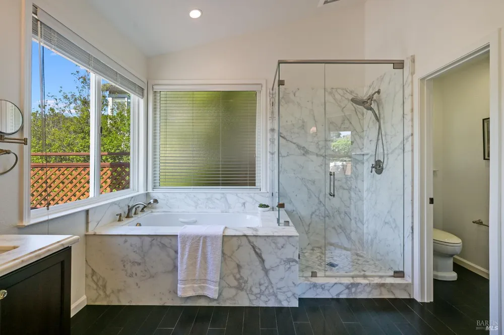 110 Samrose Dr, Novato, CA 94945