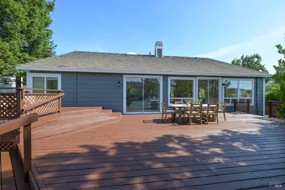 110 Samrose Dr, Novato, CA 94945