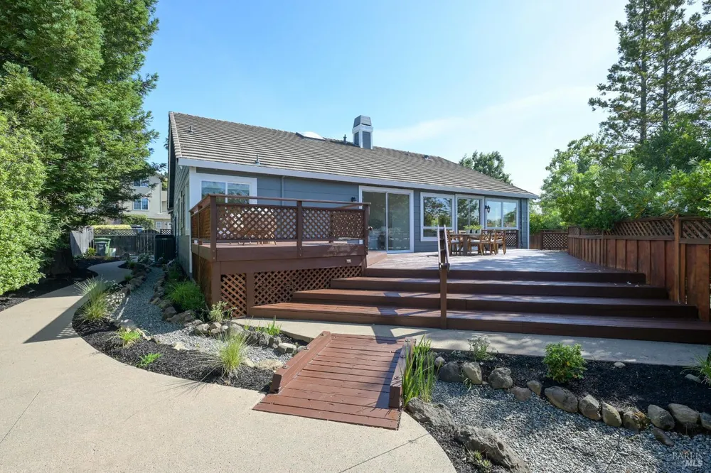 110 Samrose Dr, Novato, CA 94945