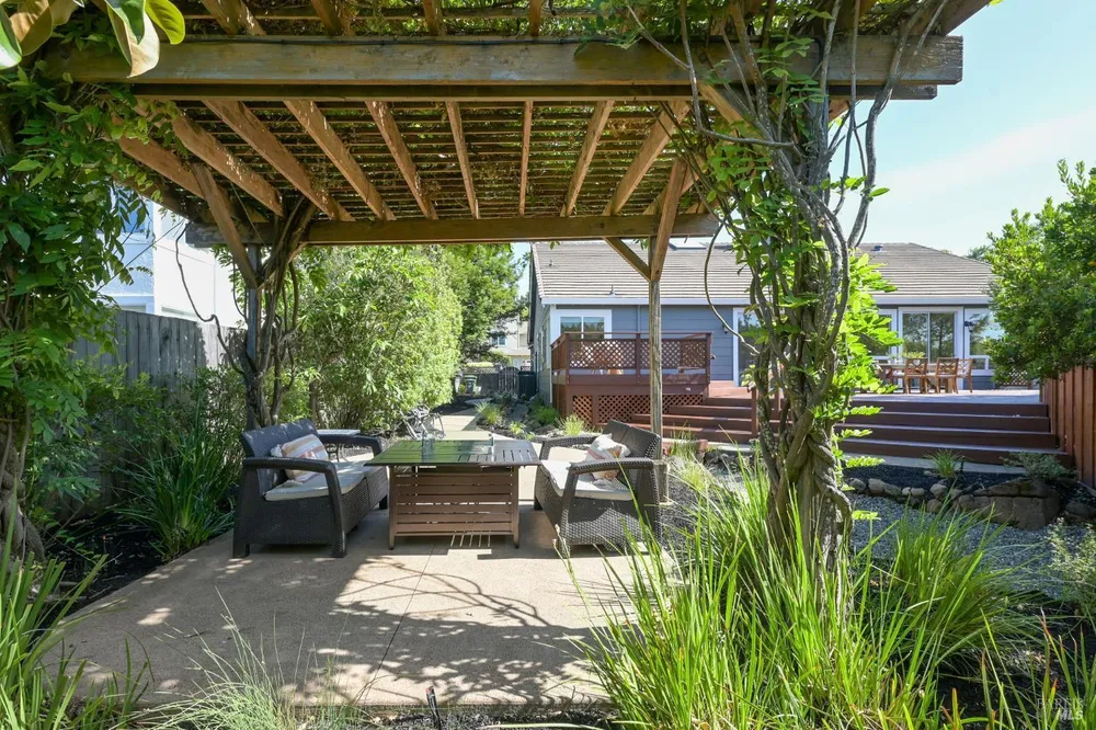 110 Samrose Dr, Novato, CA 94945