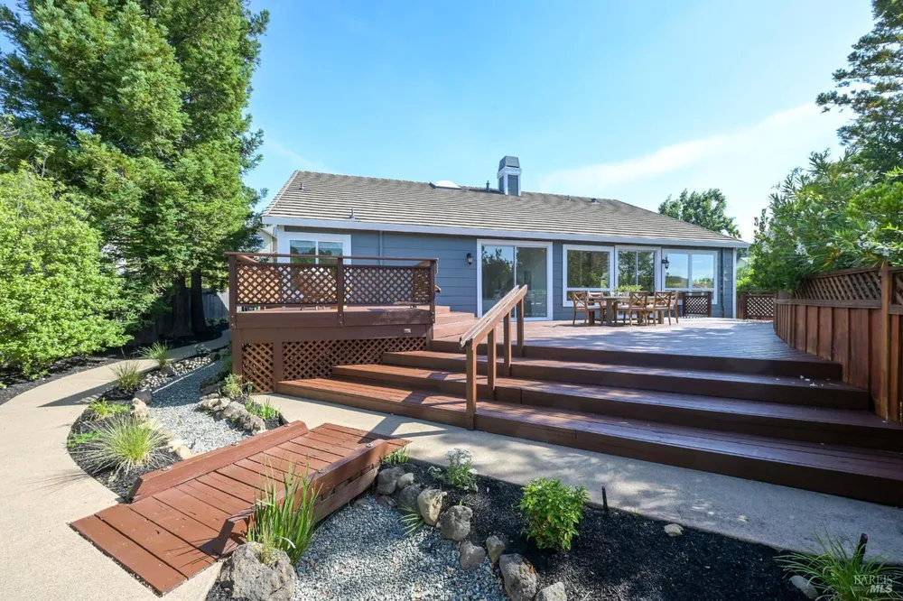 110 Samrose Dr, Novato, CA 94945