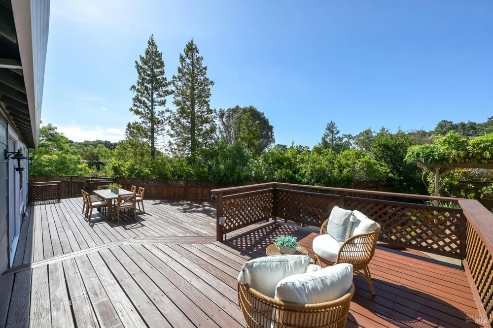 110 Samrose Dr, Novato, CA 94945