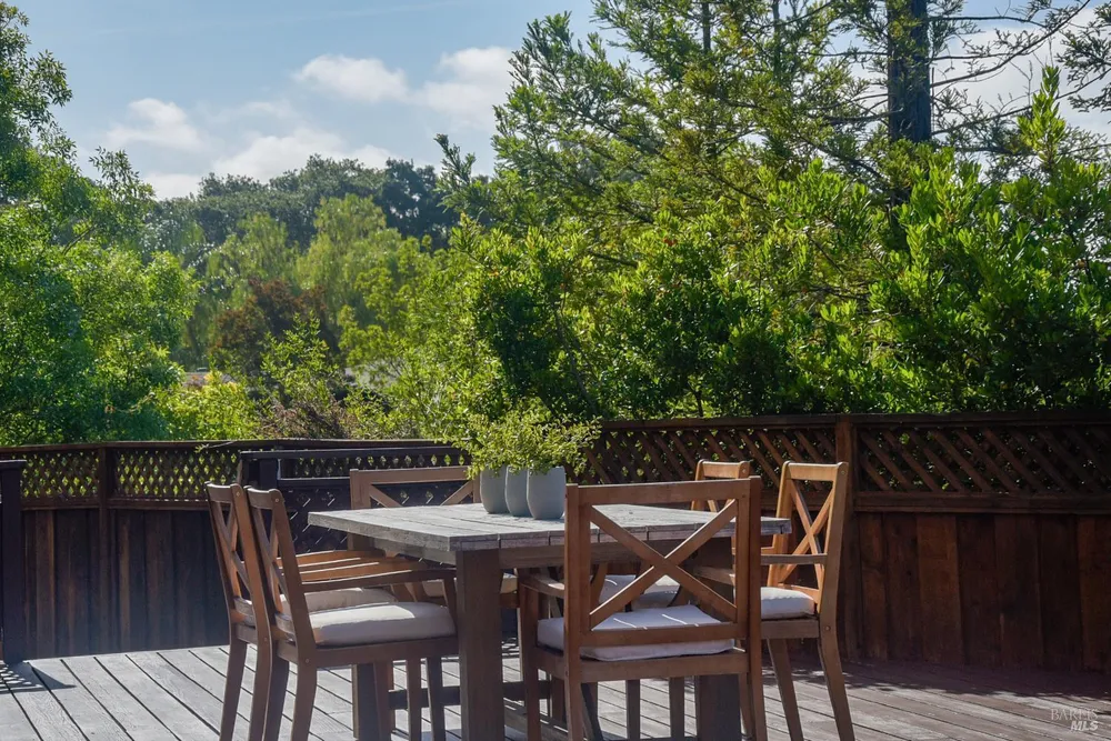 110 Samrose Dr, Novato, CA 94945