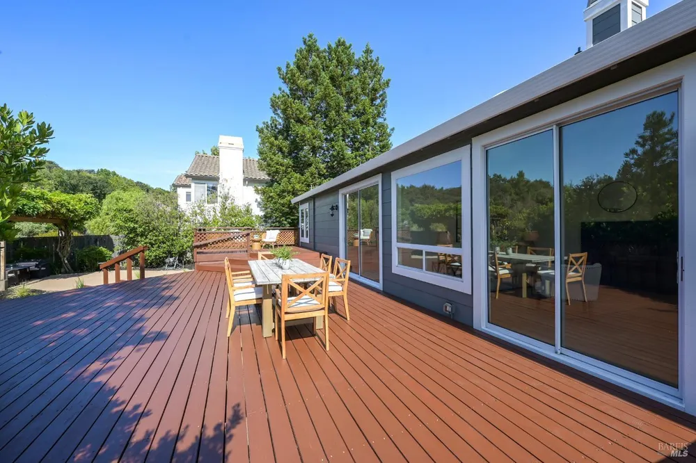 110 Samrose Dr, Novato, CA 94945