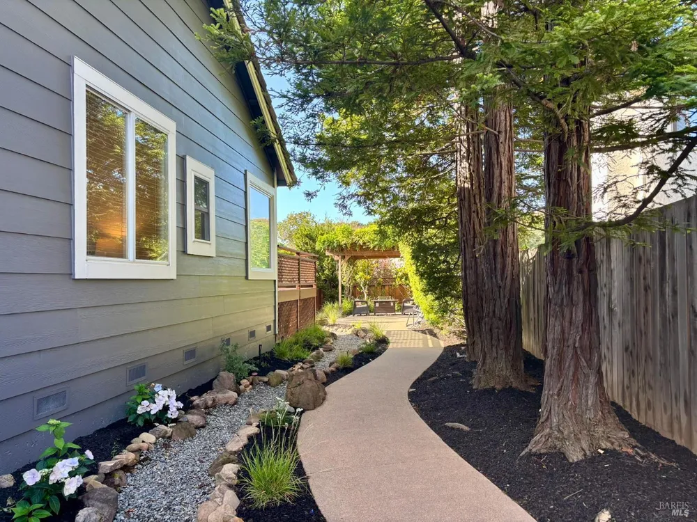 110 Samrose Dr, Novato, CA 94945