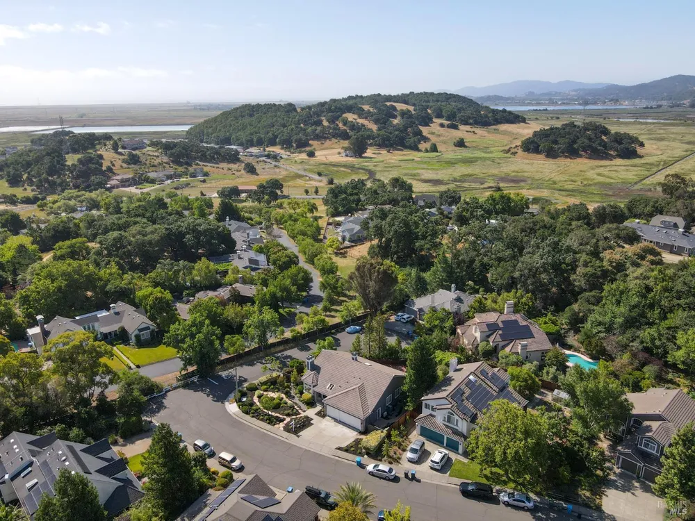 110 Samrose Dr, Novato, CA 94945