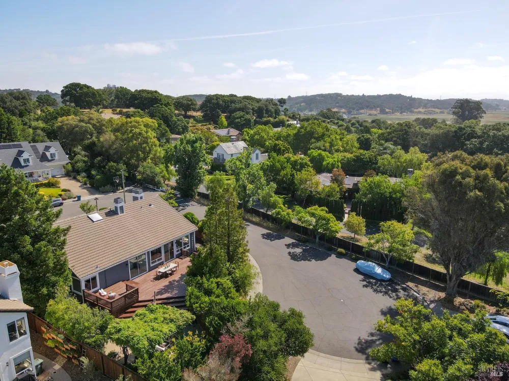 110 Samrose Dr, Novato, CA 94945