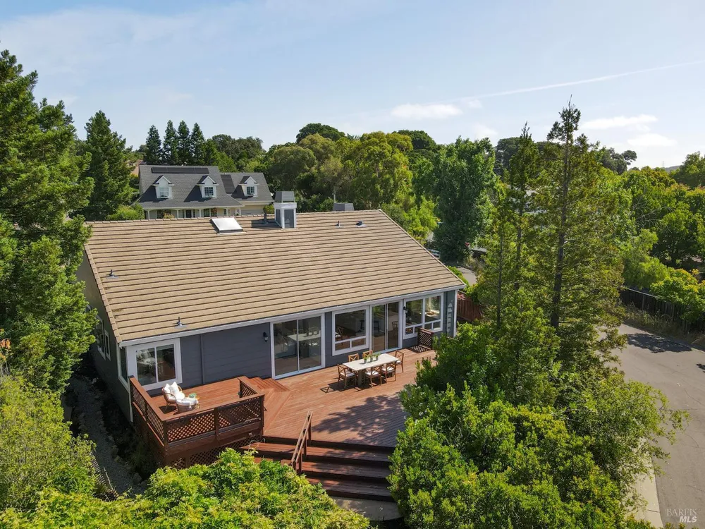110 Samrose Dr, Novato, CA 94945