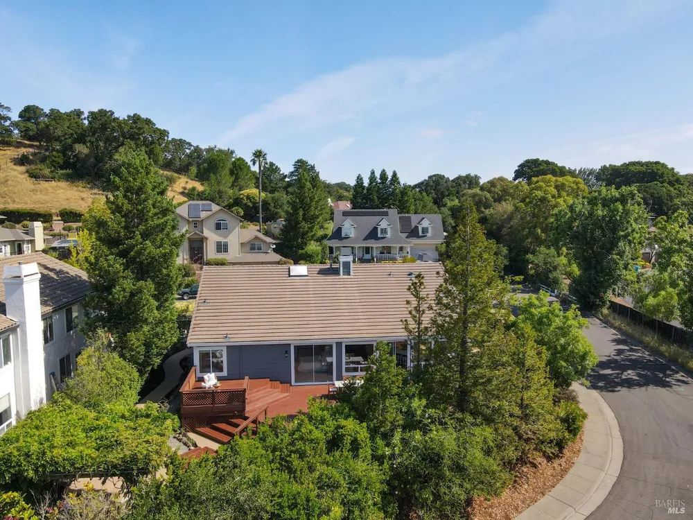 110 Samrose Dr, Novato, CA 94945