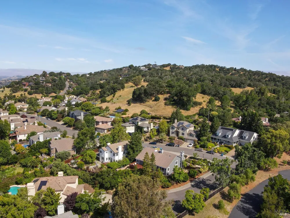 110 Samrose Dr, Novato, CA 94945