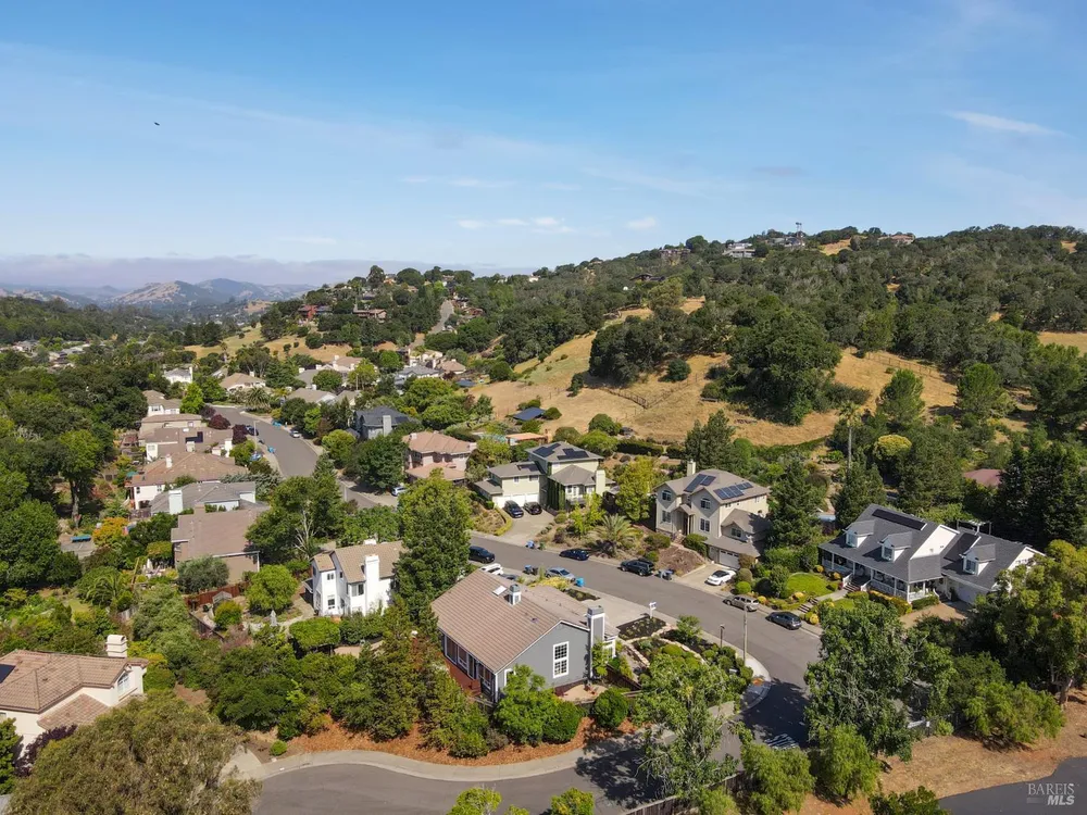 110 Samrose Dr, Novato, CA 94945