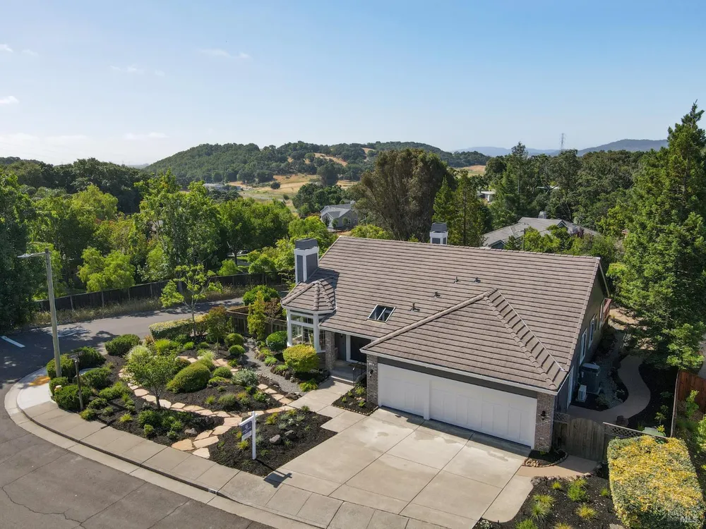 110 Samrose Dr, Novato, CA 94945