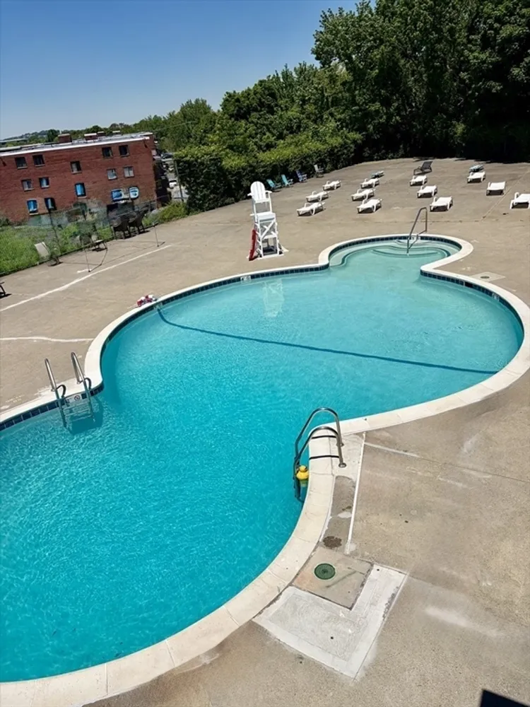 300 Governors Dr, Winthrop, MA 02152