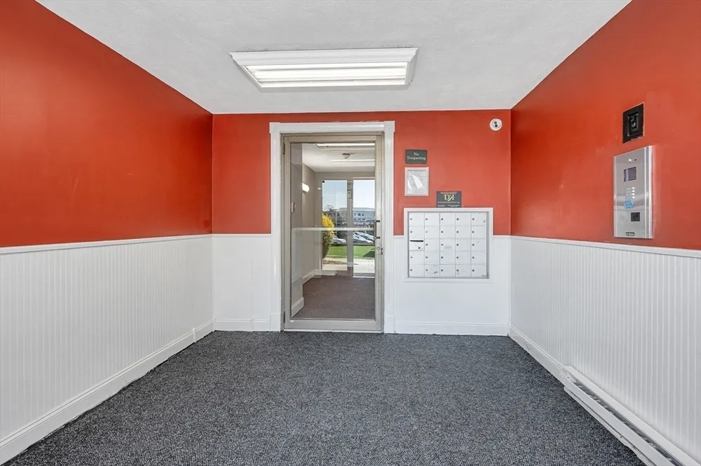 300 Governors Dr, Winthrop, MA 02152
