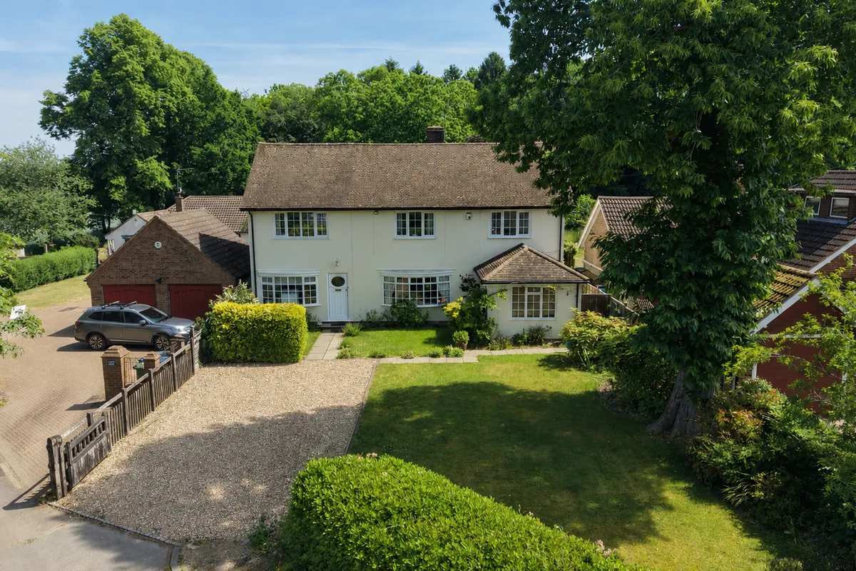 Hollybush Close, Potten End, Berkhamsted
