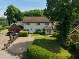 Hollybush Close, Potten End, Berkhamsted photo