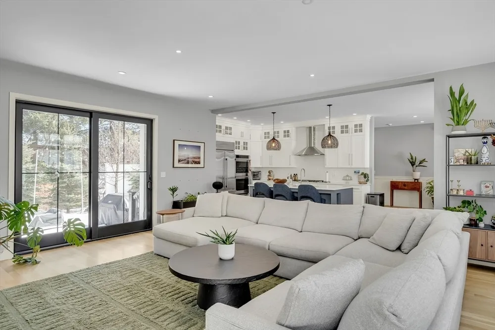 32 Lantern Ln, Wellesley, MA 02481