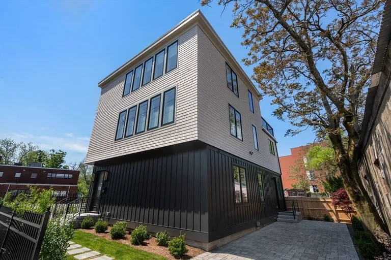 17 Smith Pl, Cambridge, MA 02138