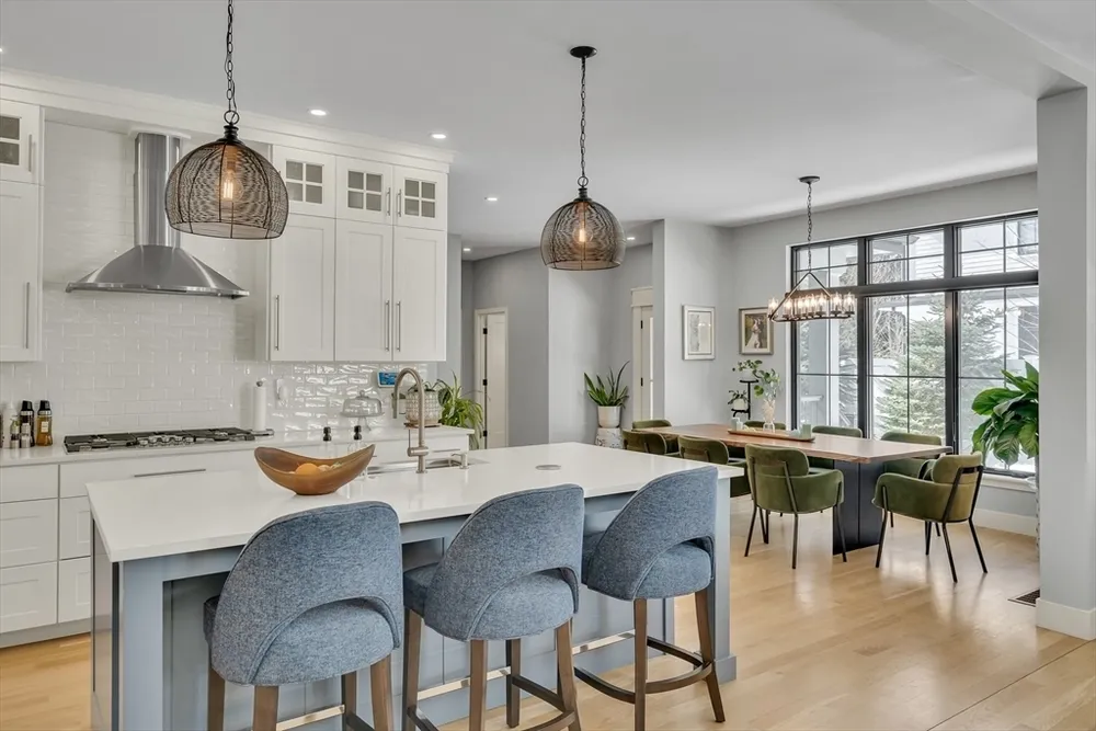 32 Lantern Ln, Wellesley, MA 02481
