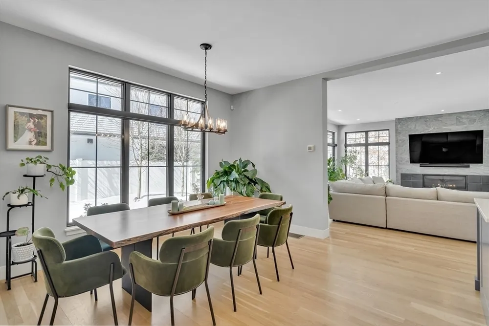 32 Lantern Ln, Wellesley, MA 02481