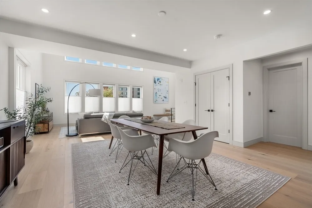 17 Smith Pl, Cambridge, MA 02138