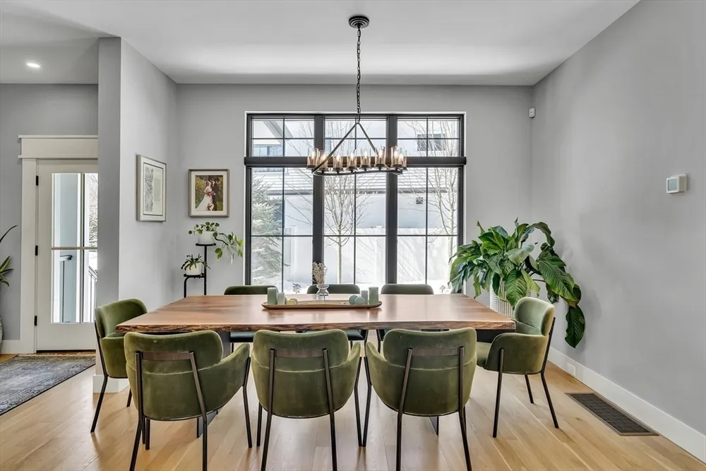 32 Lantern Ln, Wellesley, MA 02481
