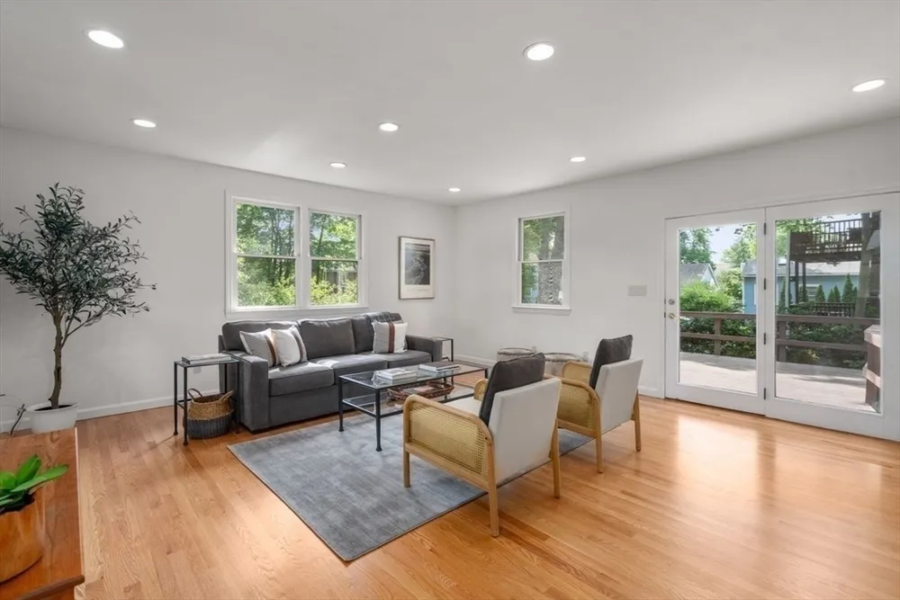 40 Brooks Ave, Newton, MA 02460