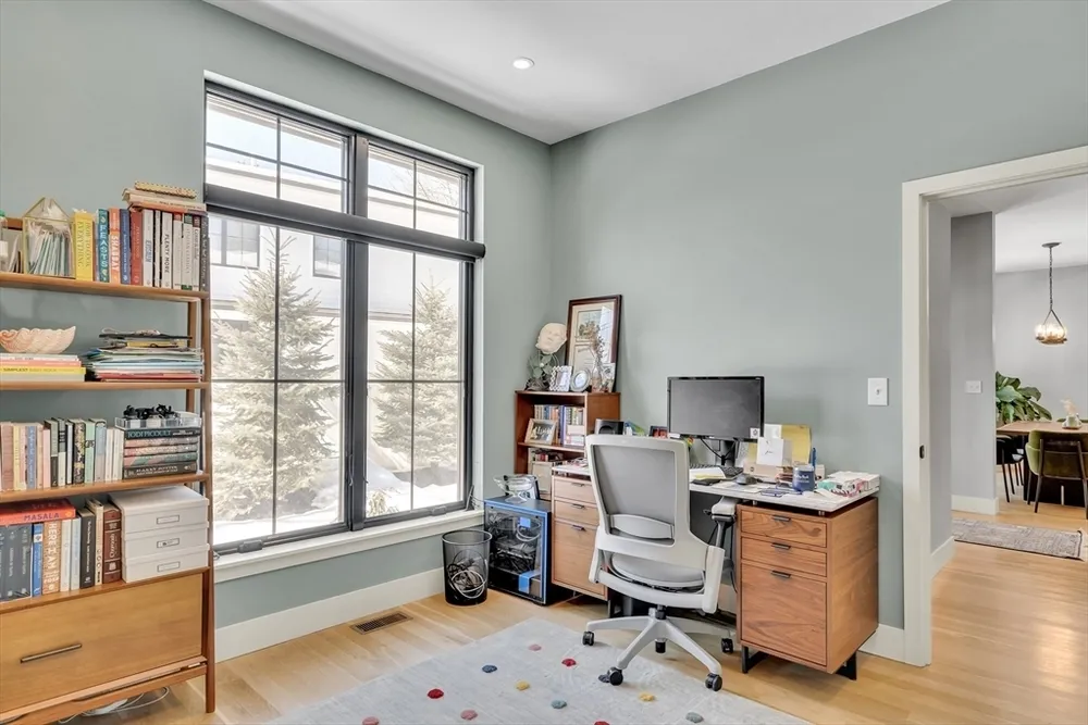 32 Lantern Ln, Wellesley, MA 02481