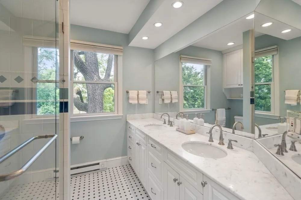 40 Brooks Ave, Newton, MA 02460