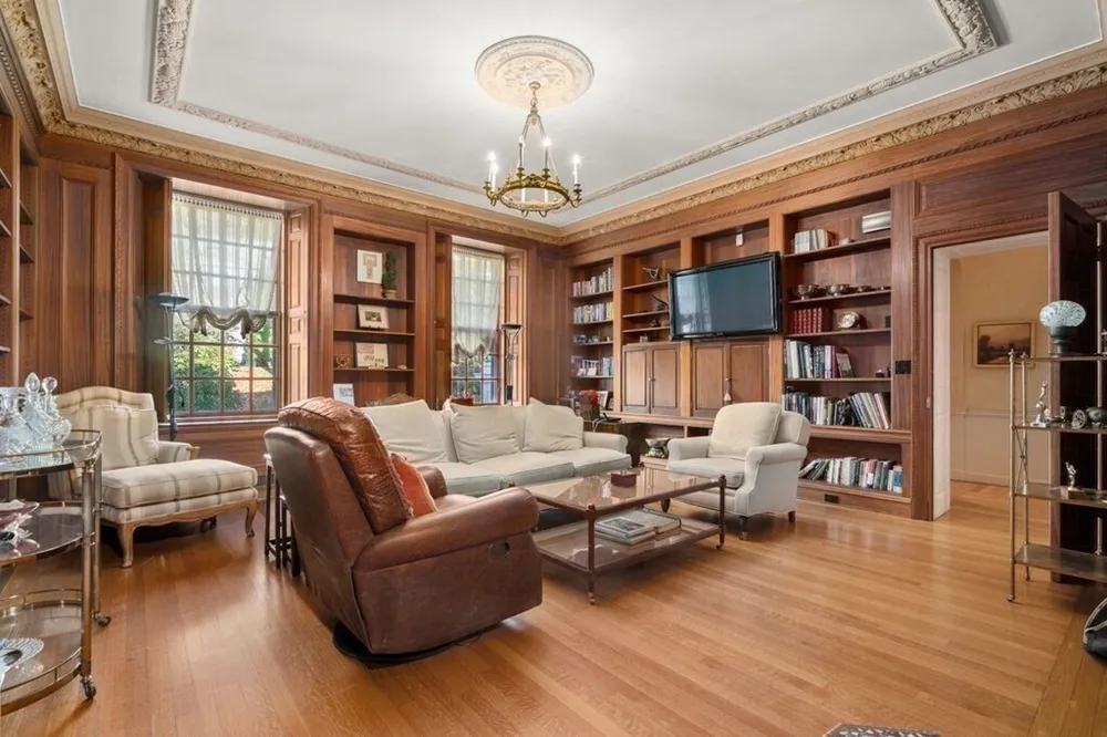 15 Catlin Rd, Brookline, MA 02445-5748