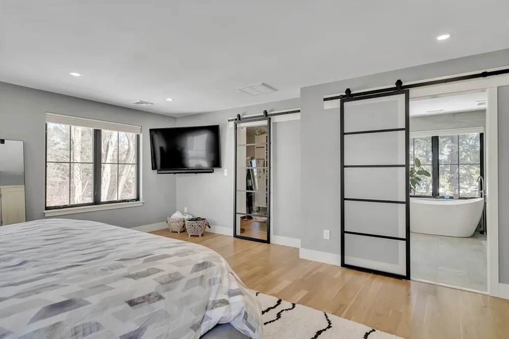 32 Lantern Ln, Wellesley, MA 02481