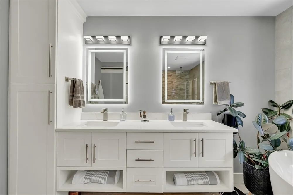 32 Lantern Ln, Wellesley, MA 02481