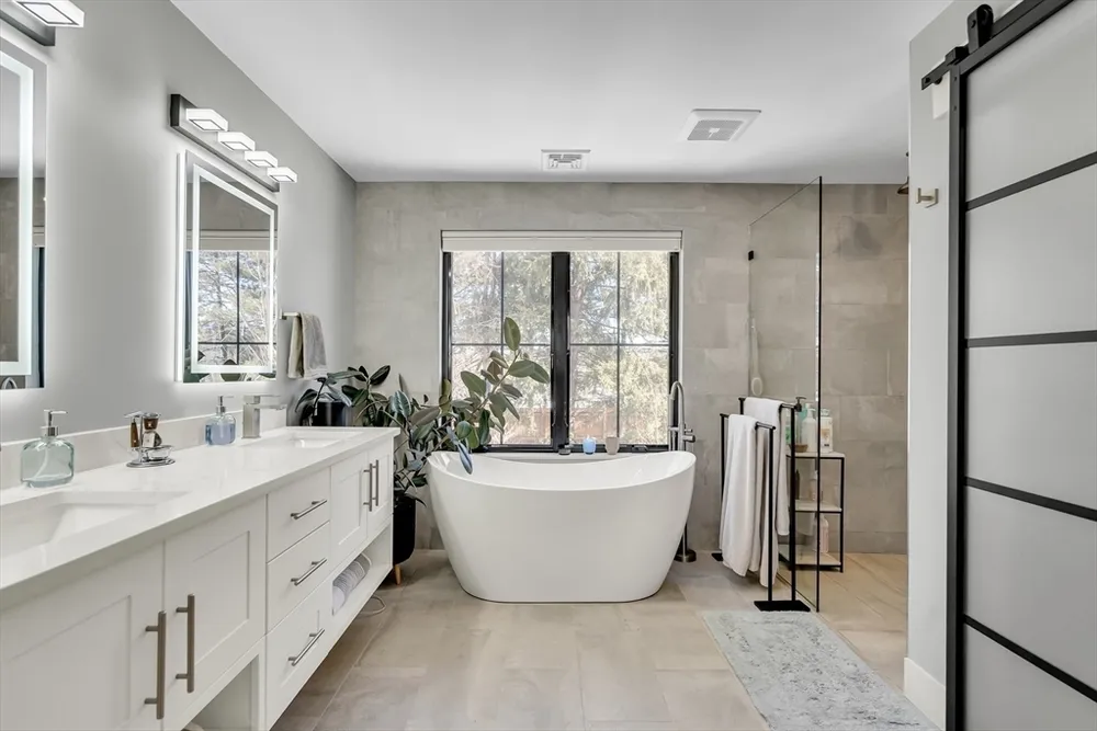 32 Lantern Ln, Wellesley, MA 02481