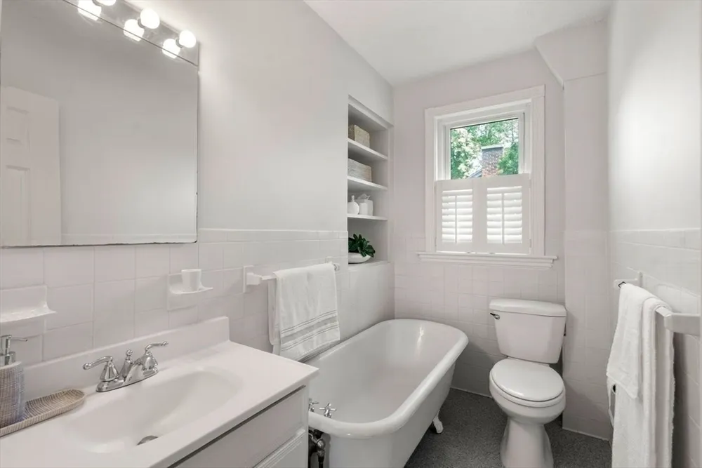 40 Brooks Ave, Newton, MA 02460
