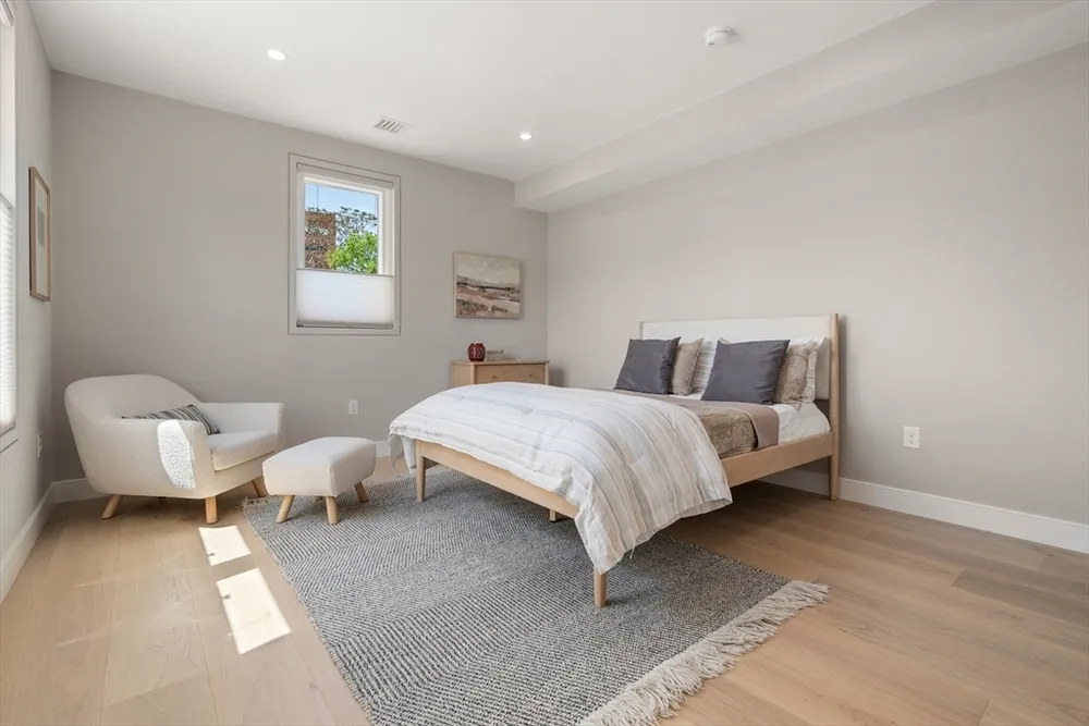 17 Smith Pl, Cambridge, MA 02138