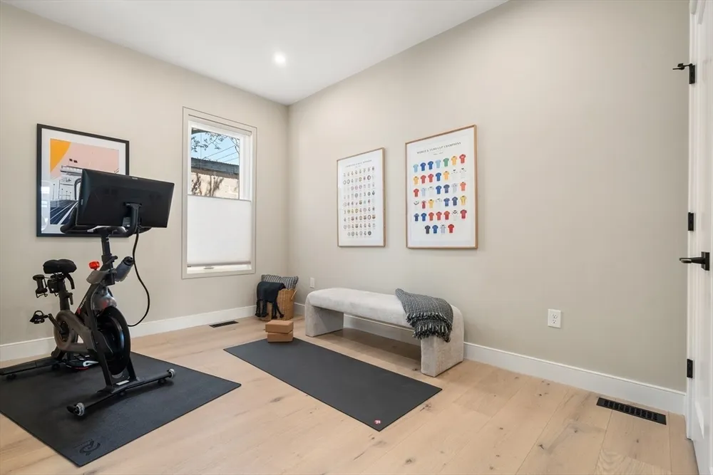 17 Smith Pl, Cambridge, MA 02138
