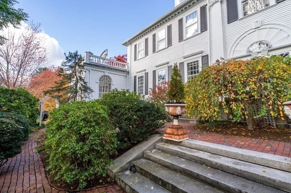 15 Catlin Rd, Brookline, MA 02445-5748