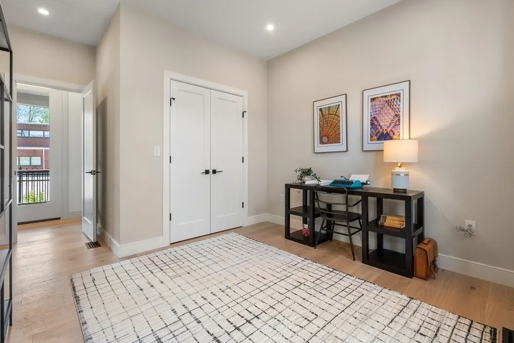 17 Smith Pl, Cambridge, MA 02138