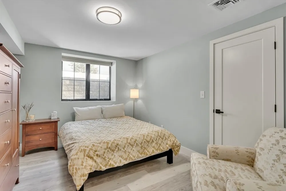 32 Lantern Ln, Wellesley, MA 02481