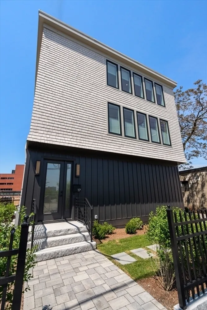 17 Smith Pl, Cambridge, MA 02138