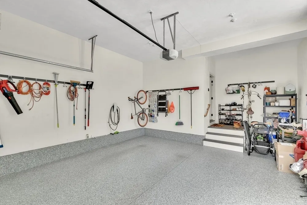 32 Lantern Ln, Wellesley, MA 02481