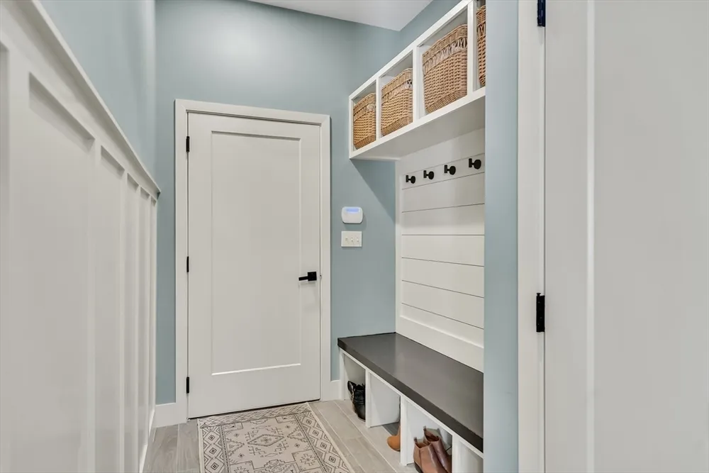 32 Lantern Ln, Wellesley, MA 02481