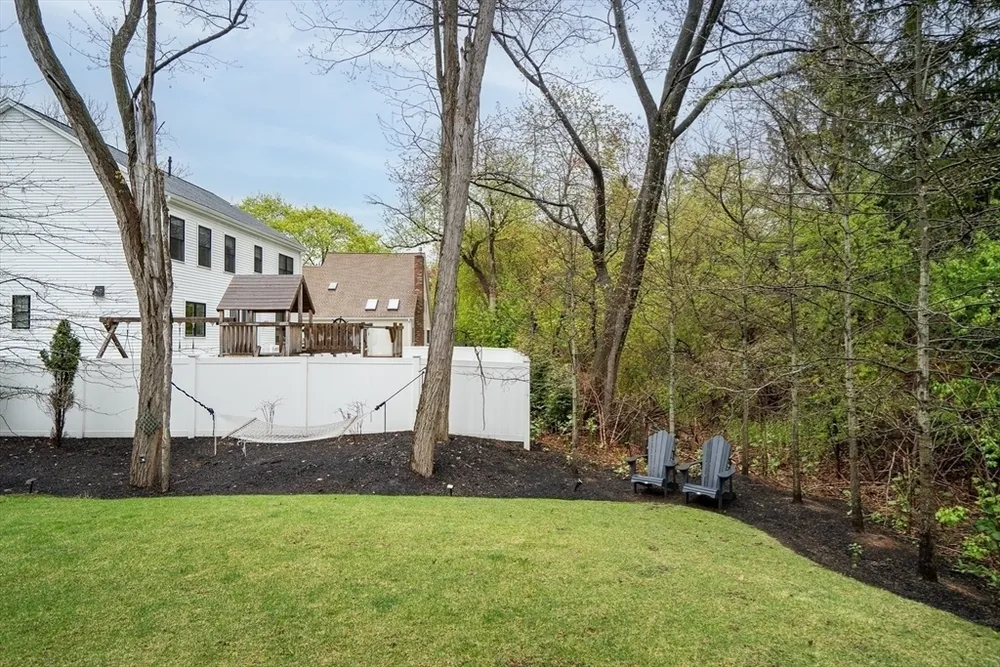 32 Lantern Ln, Wellesley, MA 02481