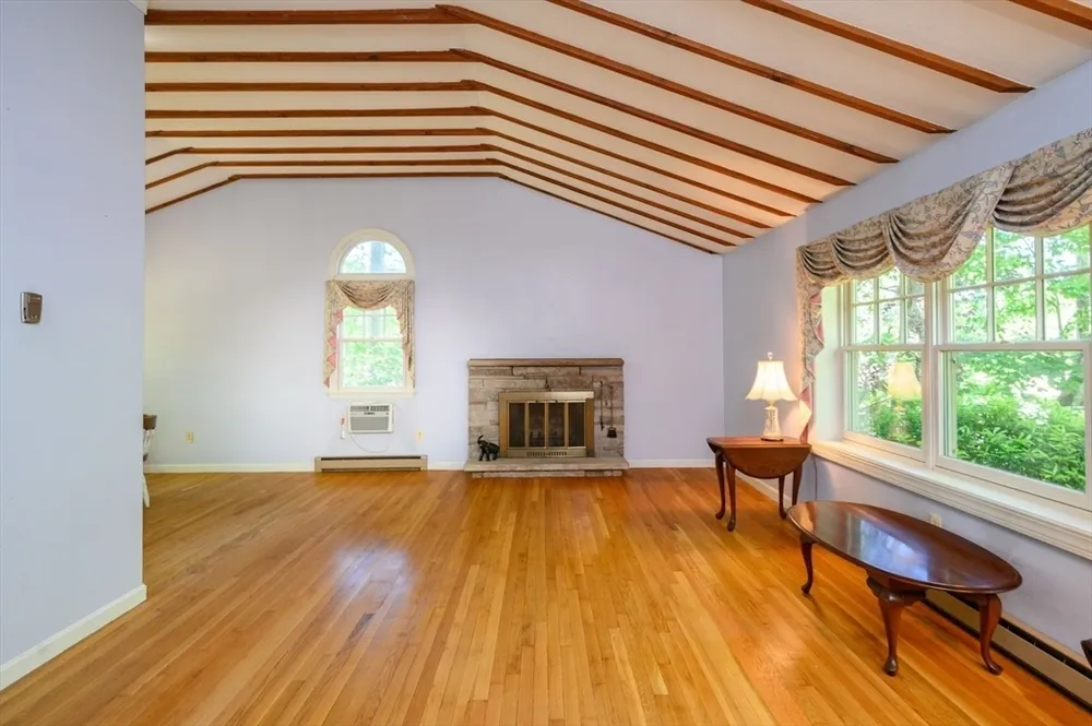 371 Gardner St, Hingham, MA 02043