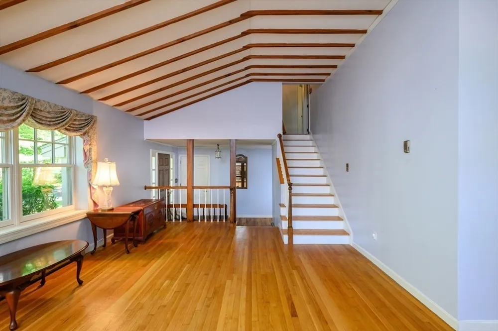 371 Gardner St, Hingham, MA 02043